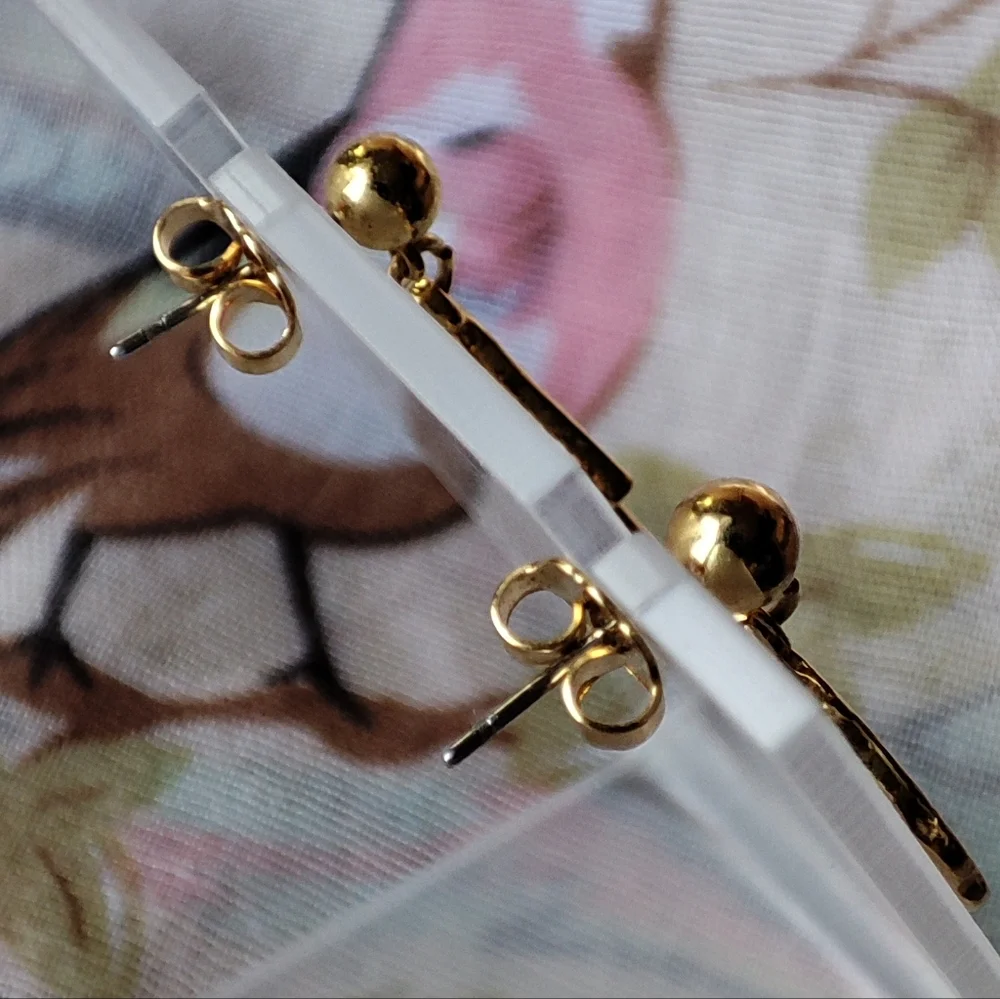Gold Tone Seahorse Beachcore Jewelry Pierced Earrings Cruise Summer Vibes NEW
